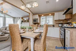 Bunny Lodge Quiet 2-Bed Luxury Home near Milford on Sea - Image 5