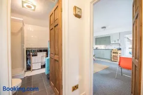 2 Lion Cottages, Knodishall - Image 3