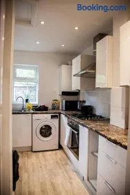 Manchester 3BR House Contractor Hospital Uni - Image 4