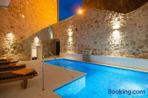 Villa Majestic with heated pool and rooftop terrace - Image 4