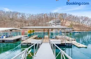 Secluded Cove on Lake! Hottub! Private Slip Dock! - Image 1