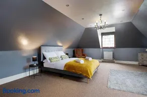 Spacious 7BR Home, Families & Contractors, Hot Tub - Image 2