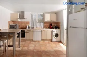 Appartement convivial et familial avec terrasse, jardin et barbecue | Vue jardin - Image 2
