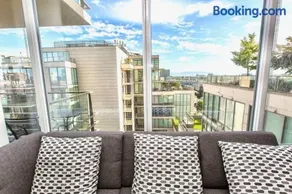 Waterfalls Hotel in Downtown With Stunning Views! - Image 4