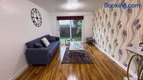 Erskine - House - Sleeps 4 - Parking - River Side - Image 3