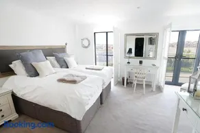 The J House - Cowes - Image 2