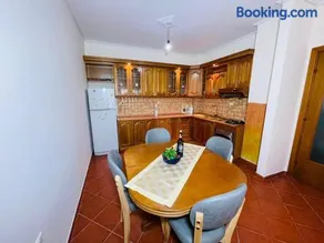 Suny Apartament Near City Center - Image 2