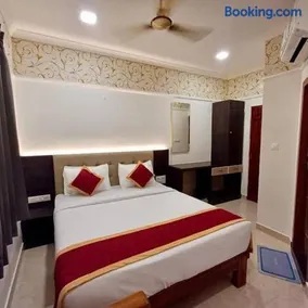 Hotel Town Palace - Image 2