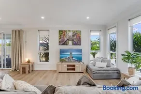 Stylish family home, centrally located. - Image 2