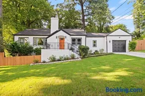 Spacious 5BR Yard Access Grant Park - Image 1