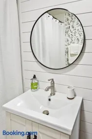 Large Private Studio Apartment - Image 4