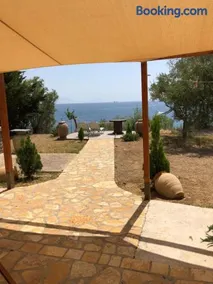 Seafront Studio with direct beach access - Image 2