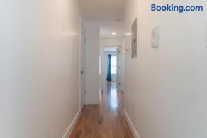 Spacious 3BR Home Near Newark Airport - Image 5