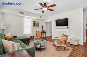 The Beach Peach - Downtown location with new charm! - Image 2