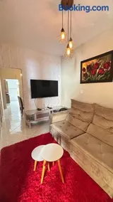Casa espaçosa, 03 Quartos, Área Gourmet, Garagem - Image 1