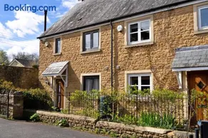 Finest Retreats - Hollies Cottage Oak 3 bed - Image 1