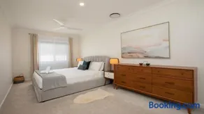 Waterfront, Renovated, Walk To Ettalong - Image 3