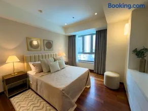 Luxury 2 bed lake and sea view at Cinnamon Life Residence - Image 1