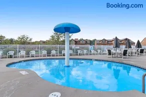 Sunset Condominiums: The Retreat - Image 3