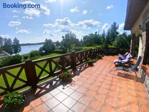 Family Lake House - Image 1
