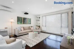 Home Away From Home - Maribyrnong Boutique Townhouse - Image 4