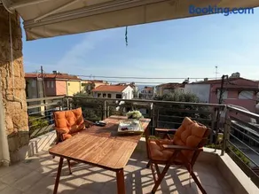 Cozy 2BR Apartment in Mola Kaliva with Sea View - Image 1