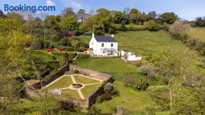 18th-Century Farmhouse with Countryside Views - Image 1