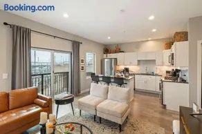 New Chic Condo in Pittsburgh - Image 2