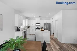 Newly Built Home in Riverside Close to UCR DTWN - Image 2