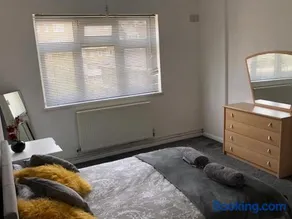 London Budget Maisonette - Image 3