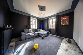 Le Salon Privé - Cinéma, Billard, Parking & Billiard - Image 2