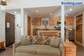 Crestview Condo 18 - Image 3