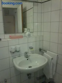 Mitten in der Innenstadt, genial! - Image 3