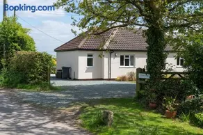Chase Lodge, Kenilworth, Family Sized Cottage With free Wifi - Image 1