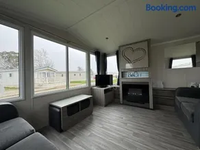 Lovely 8 Berth Caravan In Essex, At Steeple Bay Holiday Park Ref 36059A - Image 4