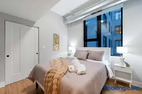 Steps from the Lake Edgewater Modern 2BD 2BA - Image 2