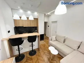 Central Elegance - Image 3
