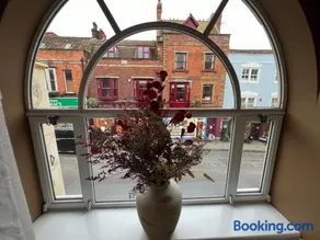 Glastonbury Gem, 2 Bedroom Apartment - Image 5