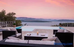 Omolos House - Image 1