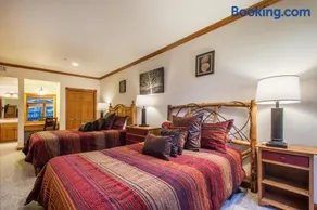 Downtown 2 Bedroom Town Lift by All Season Resorts Lodging - Image 3