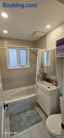 Spacious bright Apt,Parking and self check-in - Image 3