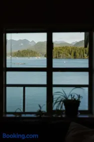 Island Vista - Waterfront Condo - Image 2
