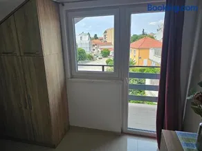 Elizabeta Deluxe Rooms - Image 2