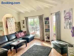 Villa Consuelo - Quiet Location Close to Resorts - Image 2