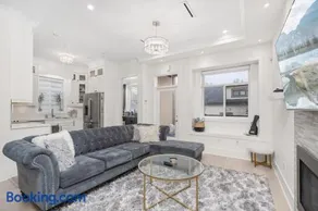 Game-Day Ready 4BR Home - Spacious and Near Transit - Image 1