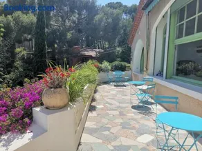 Cassis Hostel - Image 1