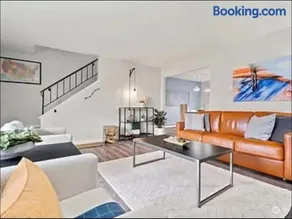 Modern and elegant condominium - Image 4