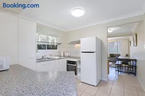 Woody Point hideaway, 3 bedroom townhouse - Image 2