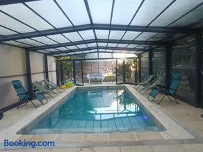 Private Heated Pool Sauna Ground-Floor Accommodation Near Paris - Image 1