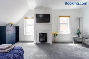 Beach View Luxury Apartment - Image 3